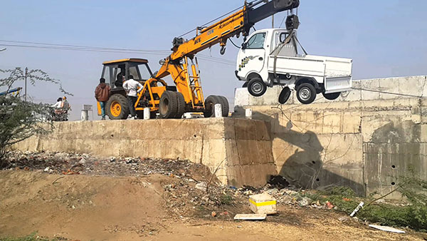 ACE 12XW Hydraulic Mobile Cranes for Heavy Lifting Operations- Performing Recovery Job