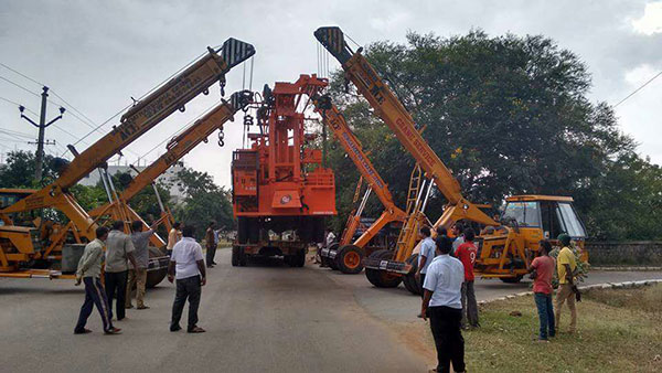 ACE Compact Cranes for High Lift, Performing Unloading Operation of Heavy Load