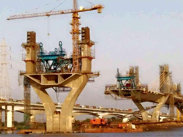 ACE Fixed Tower Crane Performing Construction for Industrial Bridge 