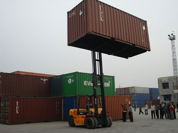 ACE Forklift Truck for Heavy Conatiner Handling and High Lifting Jobs