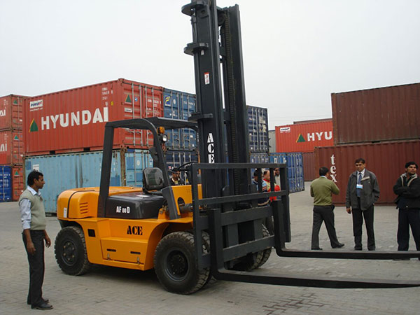 ACE Forklifter Truck For Transportation, Lifting and Hoisting Purpose at Construction Site 
