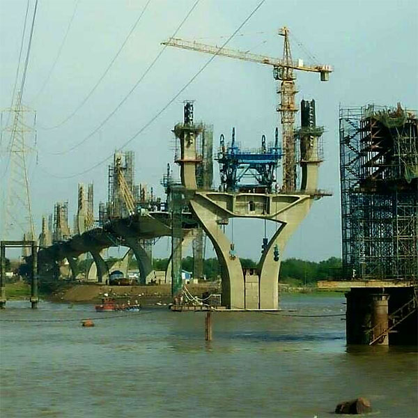 ACE Self Erecting Tower Cranes Used for Pylon Construction 