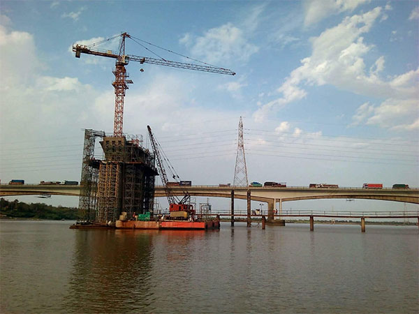 ACE Compact Topkit Tower Cranes for Construction of Infrastructure and Bridge Making 